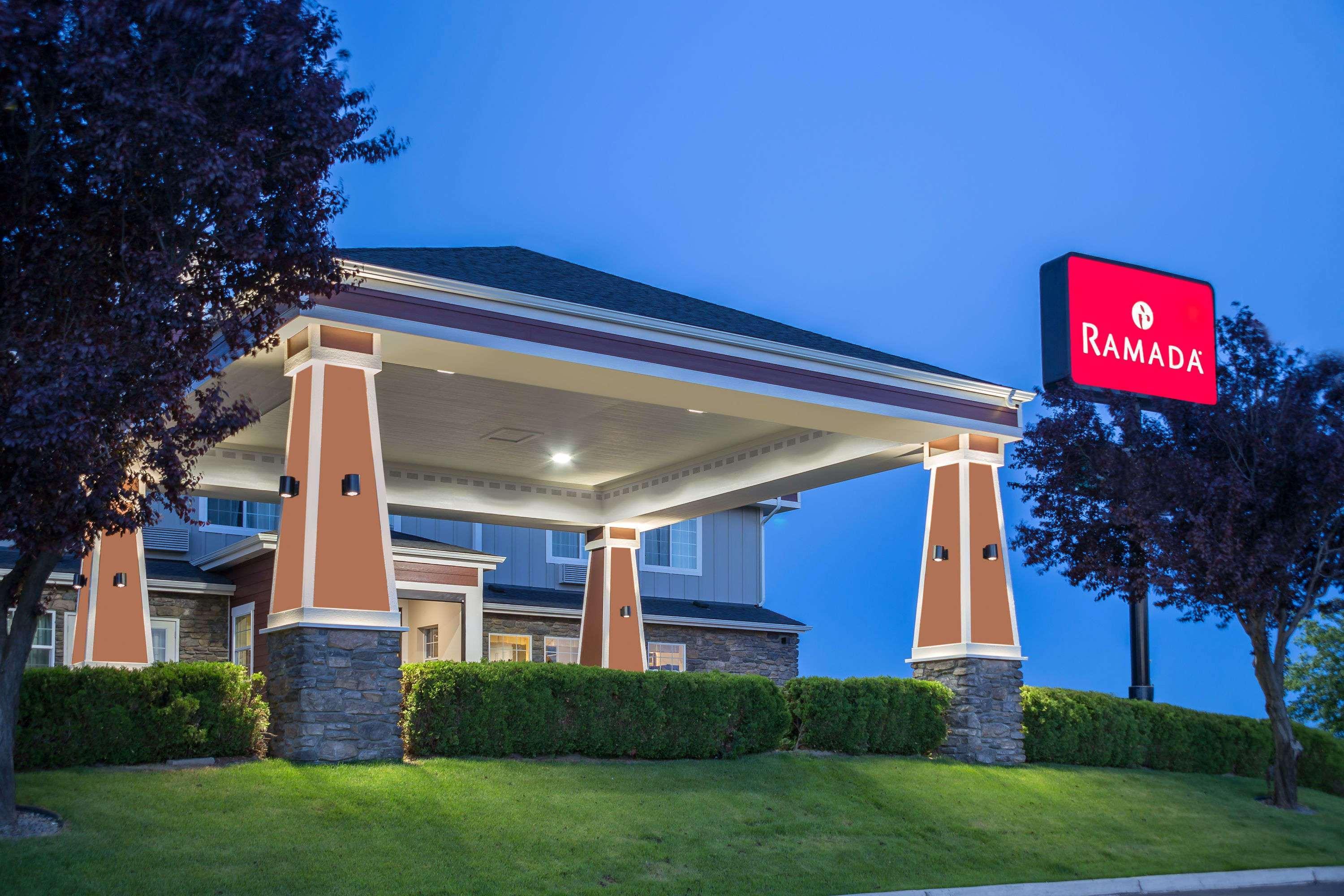Ramada By Wyndham Moses Lake Εξωτερικό φωτογραφία